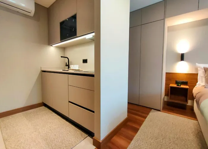 Castle Aparthotel 3*