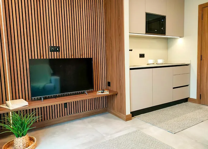 Castle Aparthotel 3*